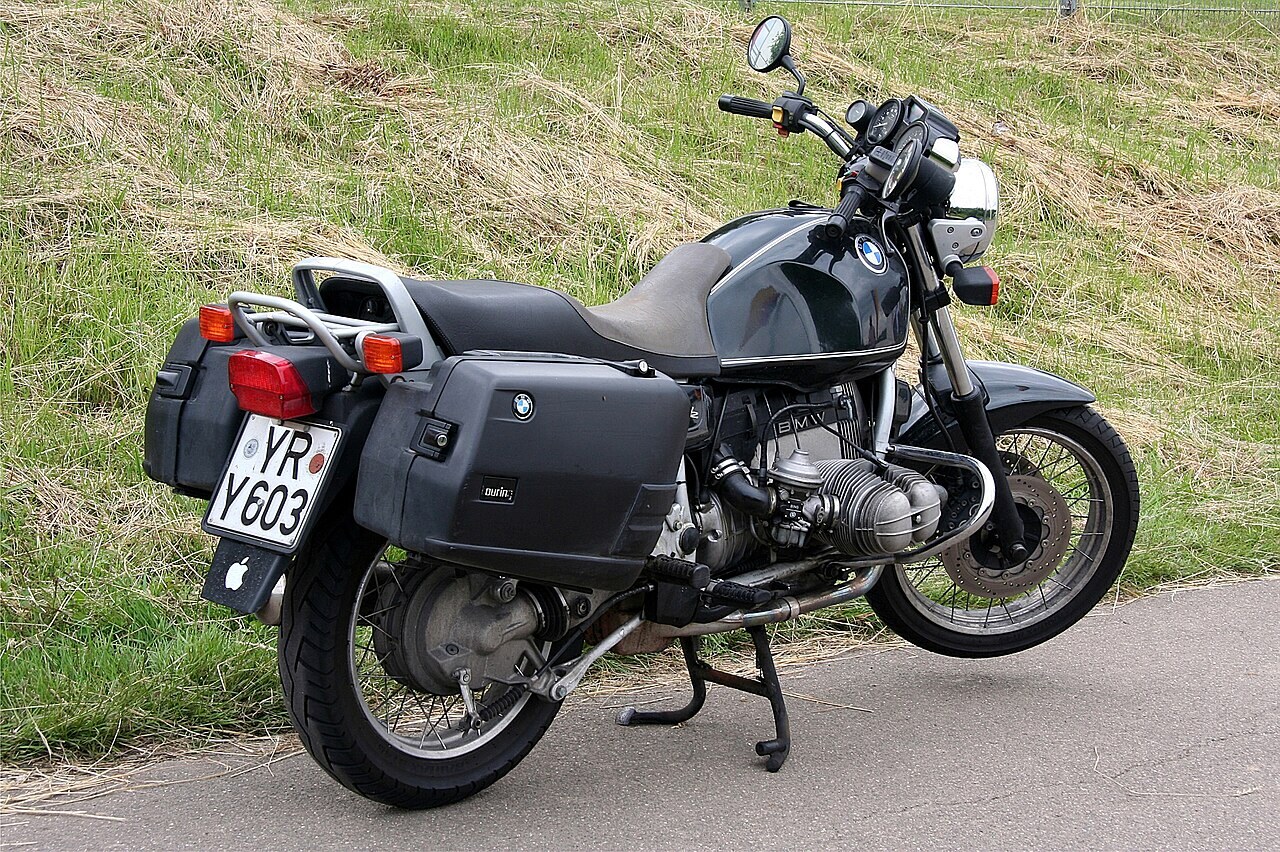 R 100 R