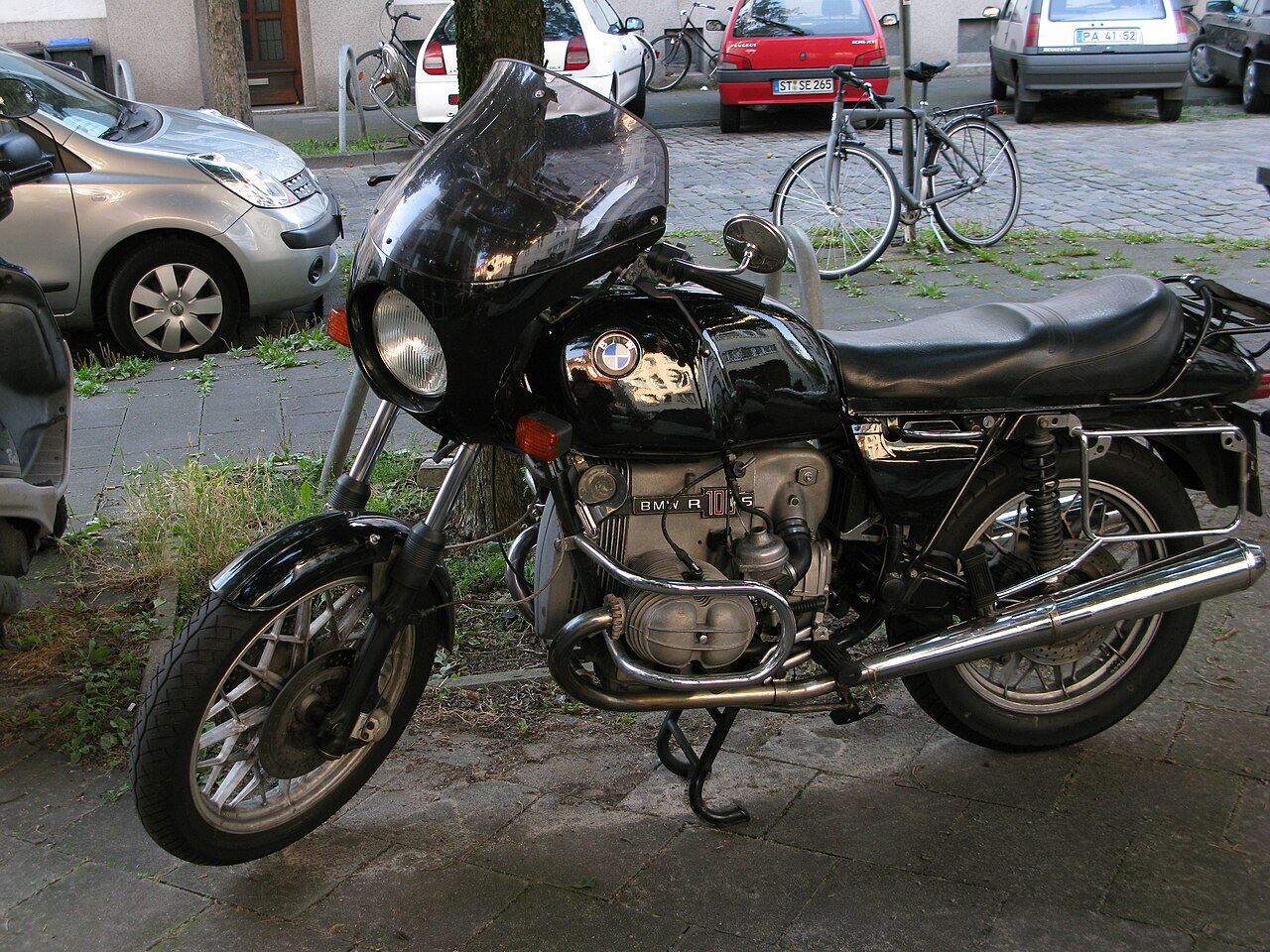 R 100 RT