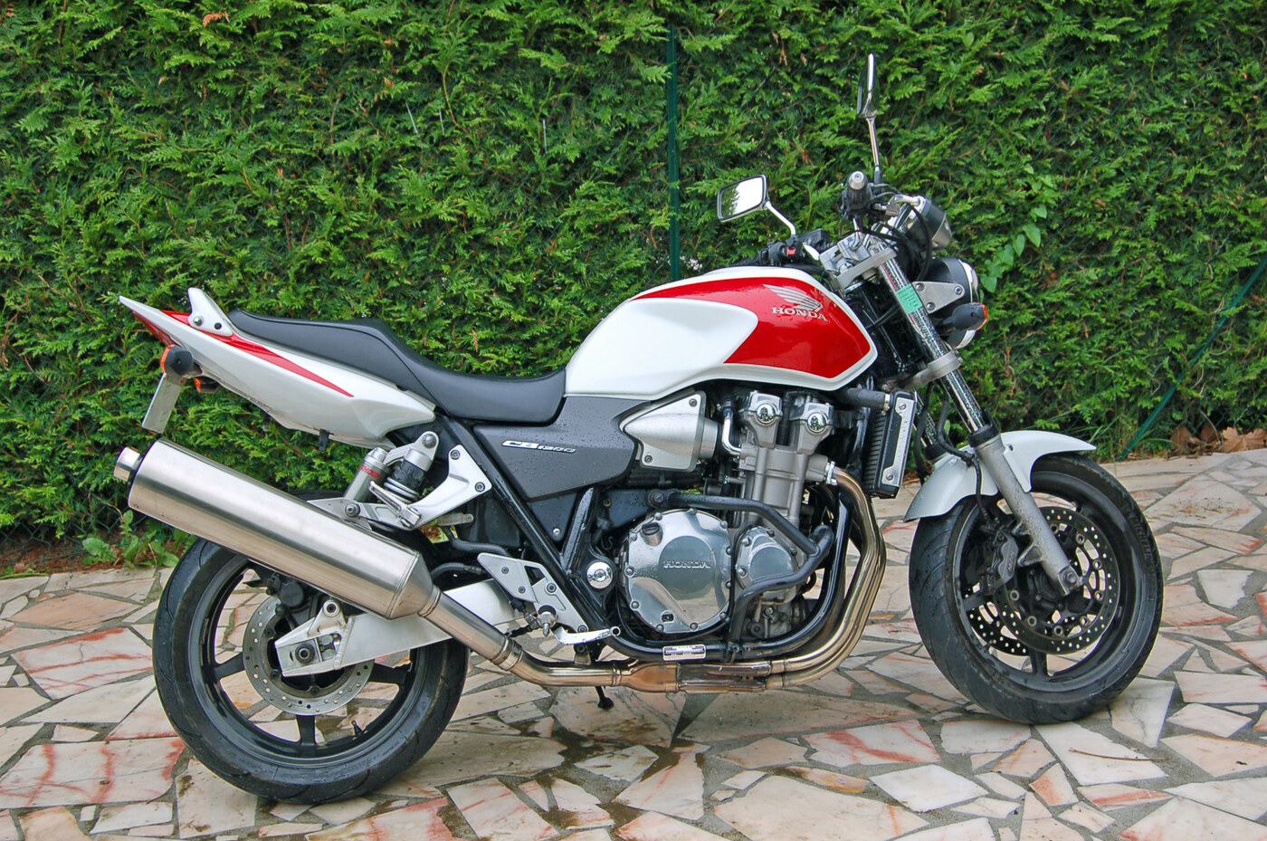 CB 1300