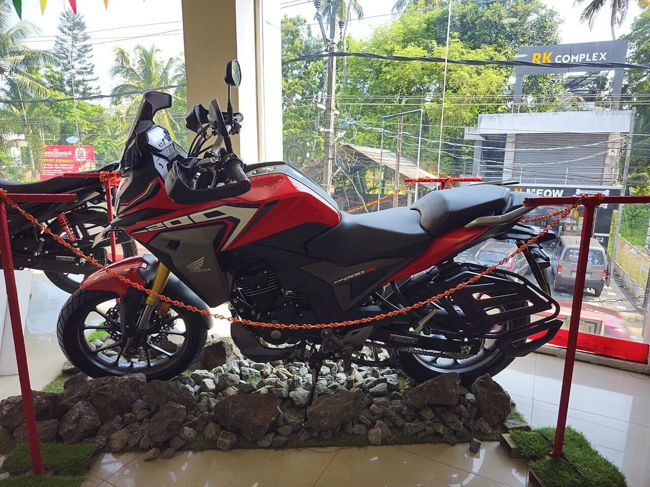 CB 200X