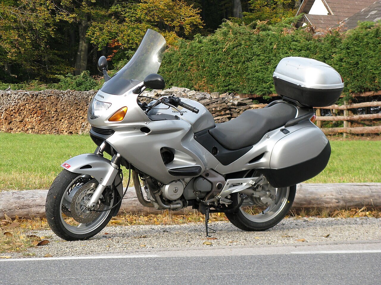 NT 650 Hawk