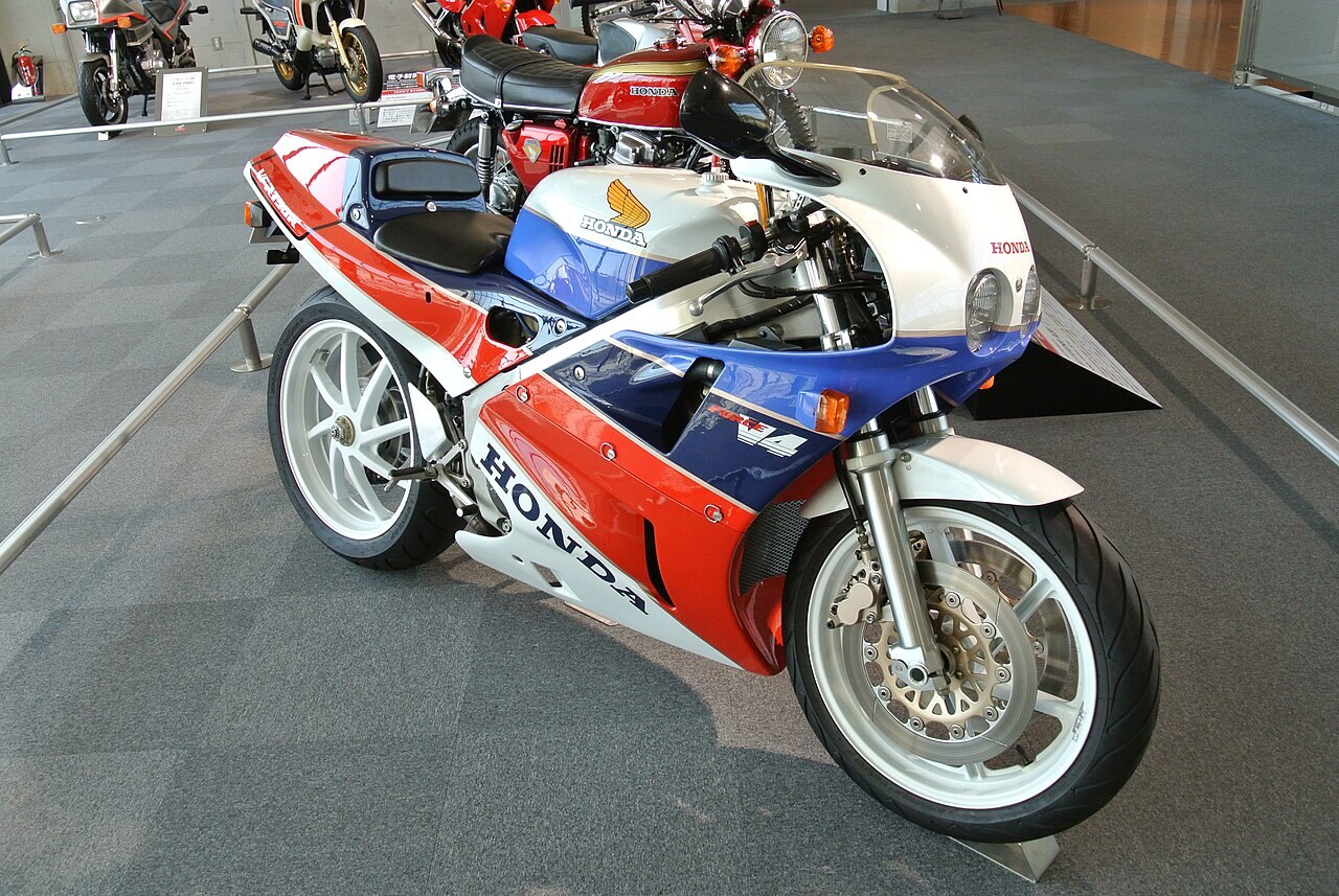 VFR 750 R - RC 30