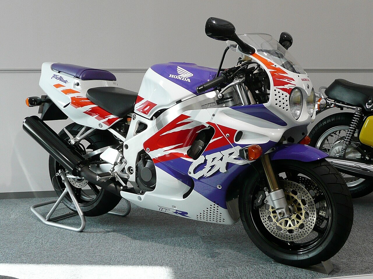 CBR 900 RR (reduced effect)