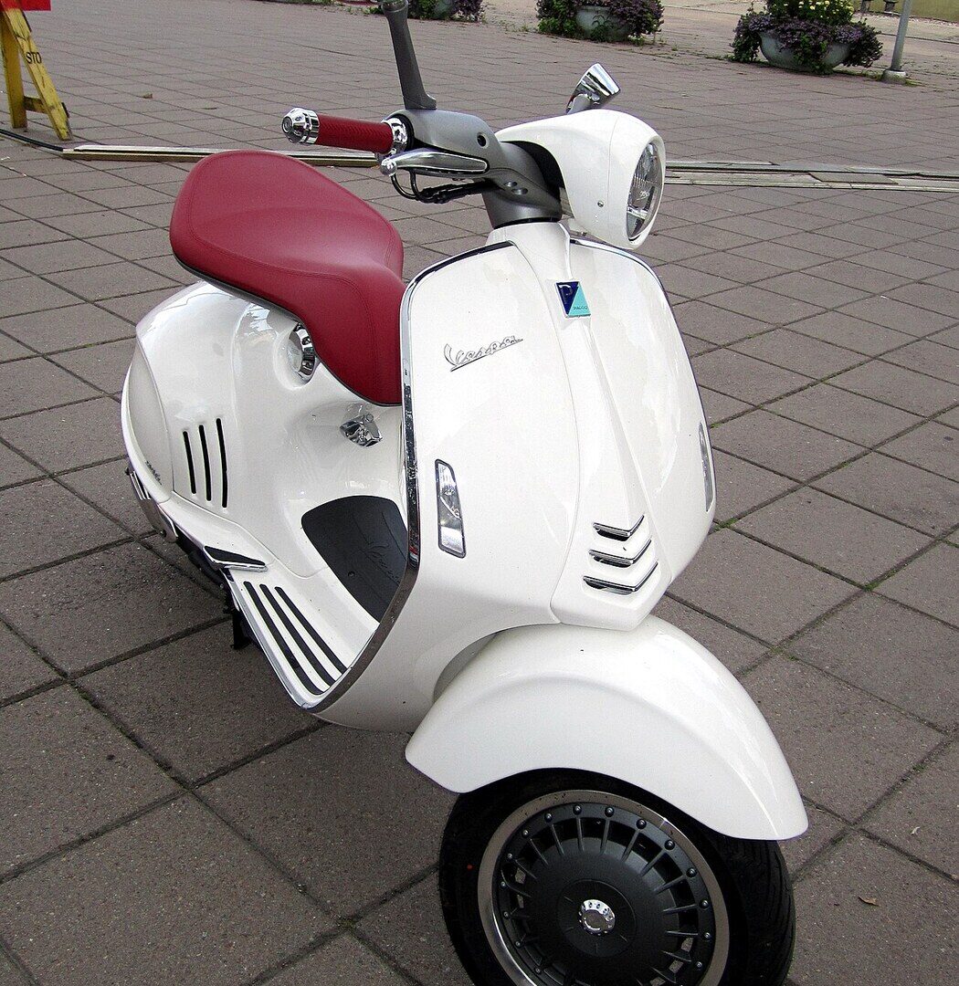 Vespa 946